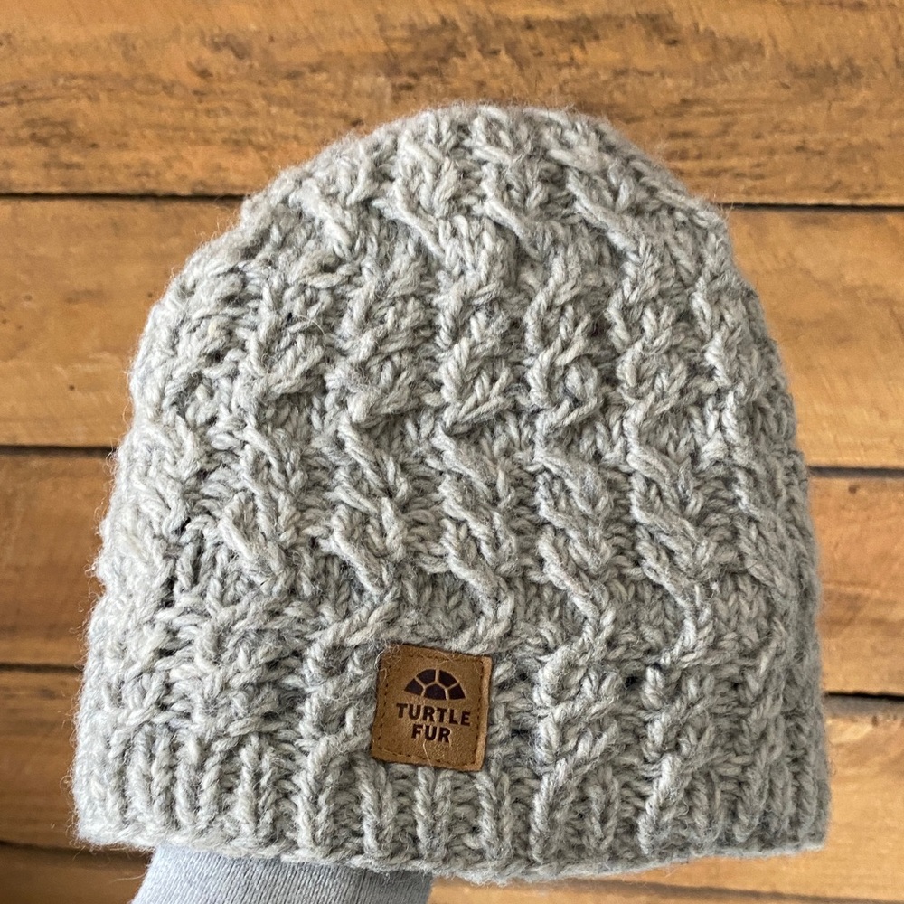 Turtle Fur Women's Cable Knit Beanie — Light Gray